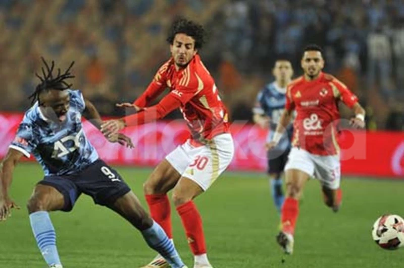 الأهلي أو بيراميدز: رابطة الأندية تؤكد تسليم درع الدوري في الملعب بشكل رسمي الأهلي أو بيراميدز: رابطة الأندية تؤكد تسليم درع الدوري في الملعب بشكل رسمي