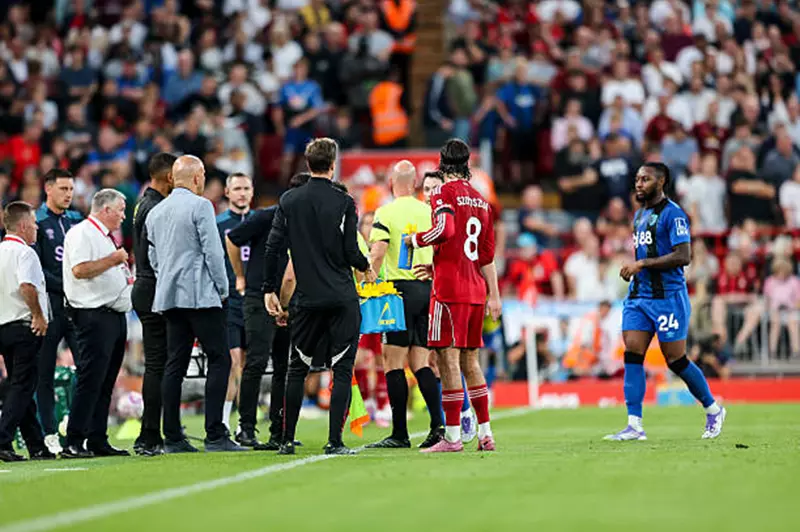 واقعة العنصرية ضد سيمنيو: الإفراج عن مشجع ليفربول ومنع حضوره للمباريات واقعة العنصرية ضد سيمنيو: الإفراج عن مشجع ليفربول ومنع حضوره للمباريات
